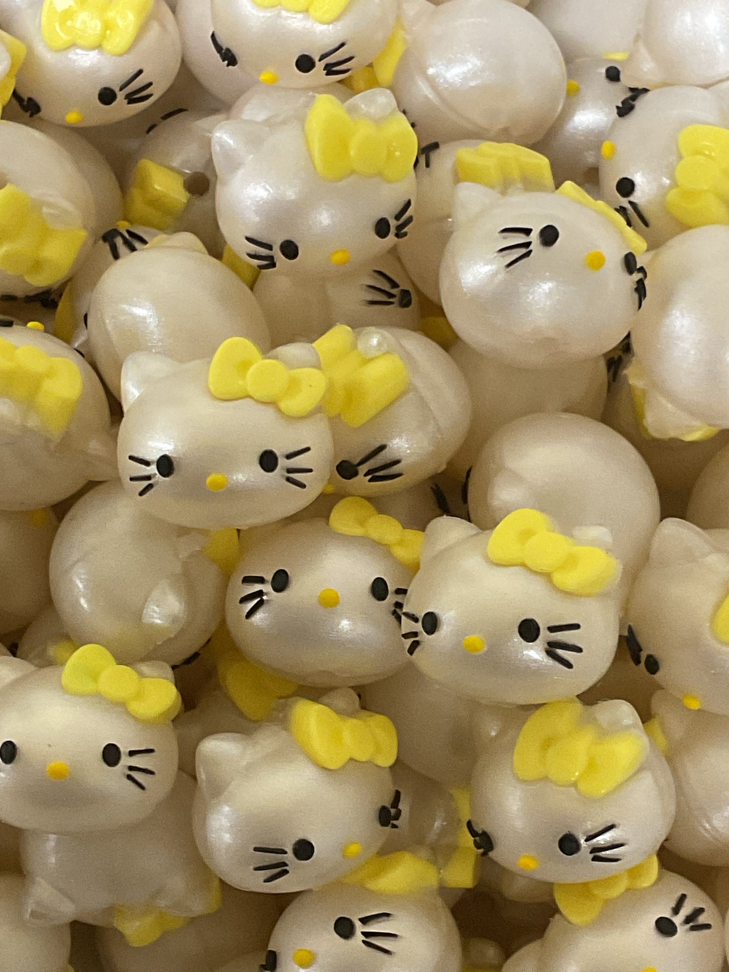 Hello Kitty Head 5 Colors 17mm -Public