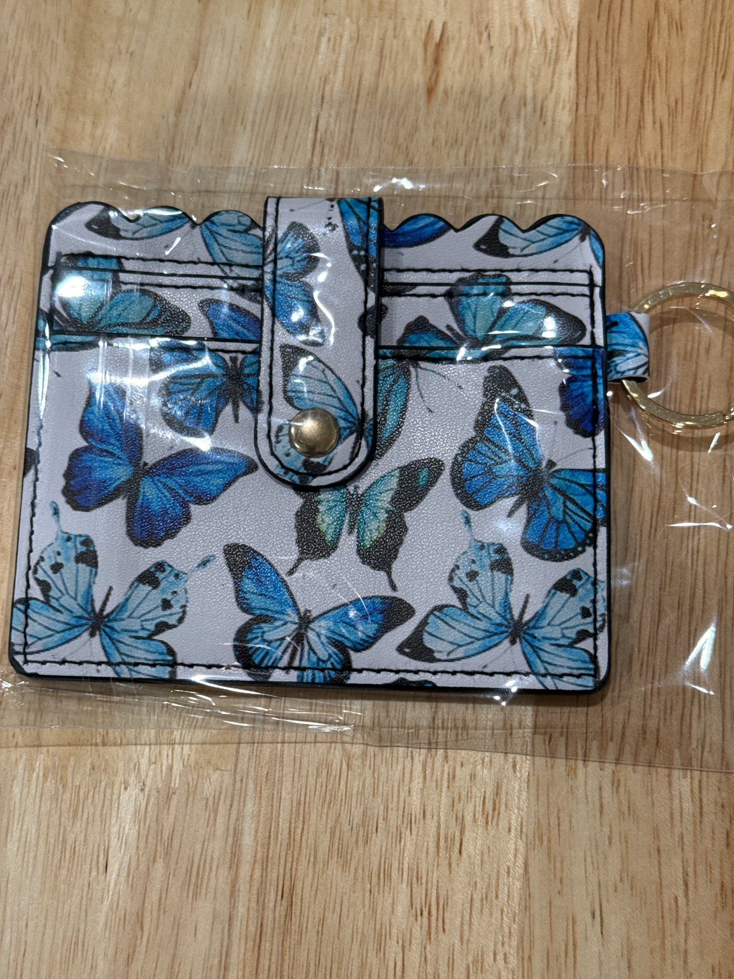Monedero con diseño de mariposa azul y herrajes dorados