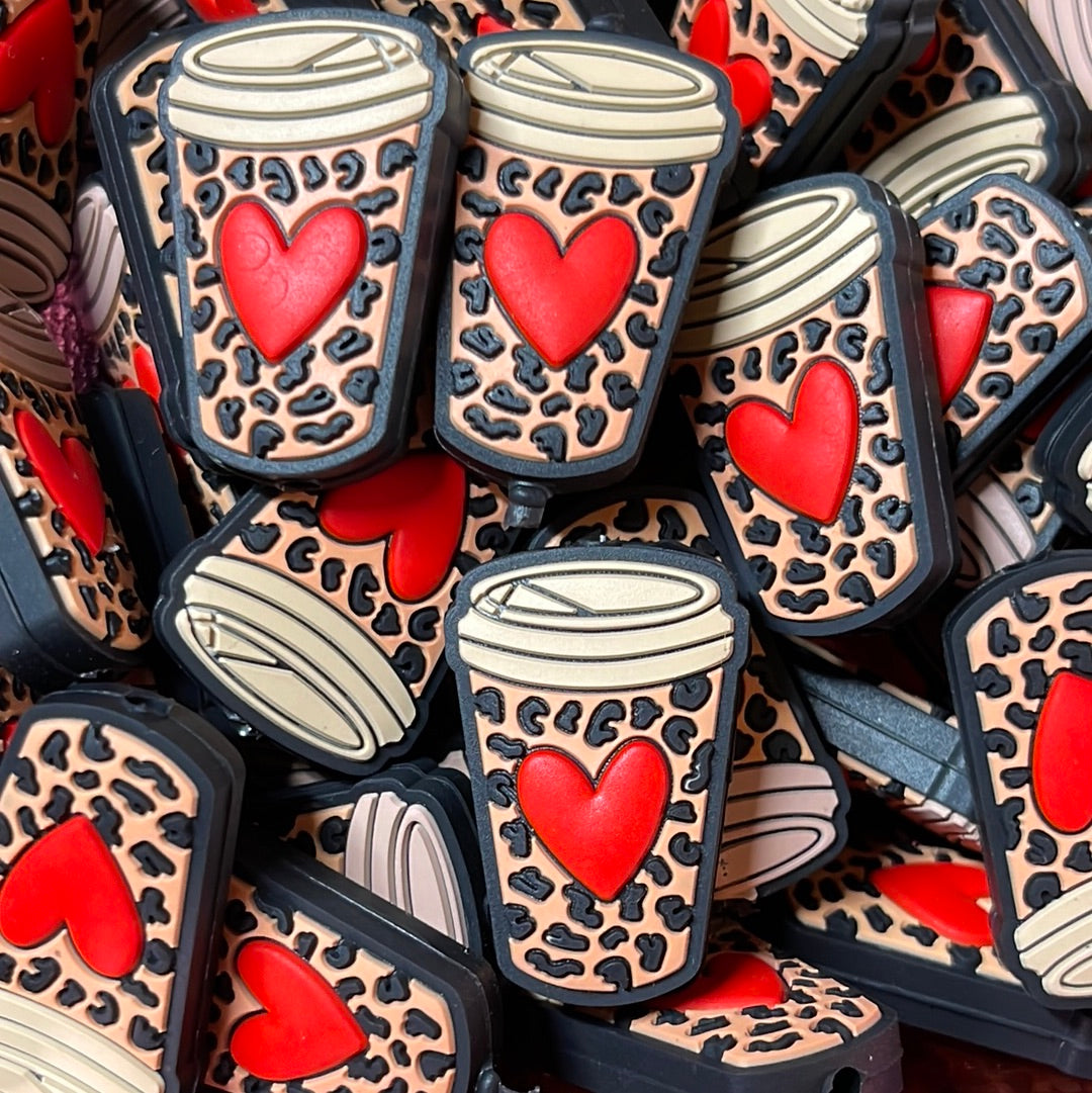Taza de café con forma de corazón de guepardo marrón con forma de cruz de silicona