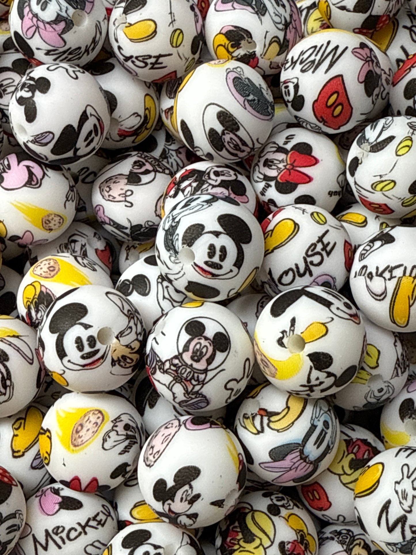 P68 Mickey Mouse 15mm 10 pk Silicone Beads QP01-14