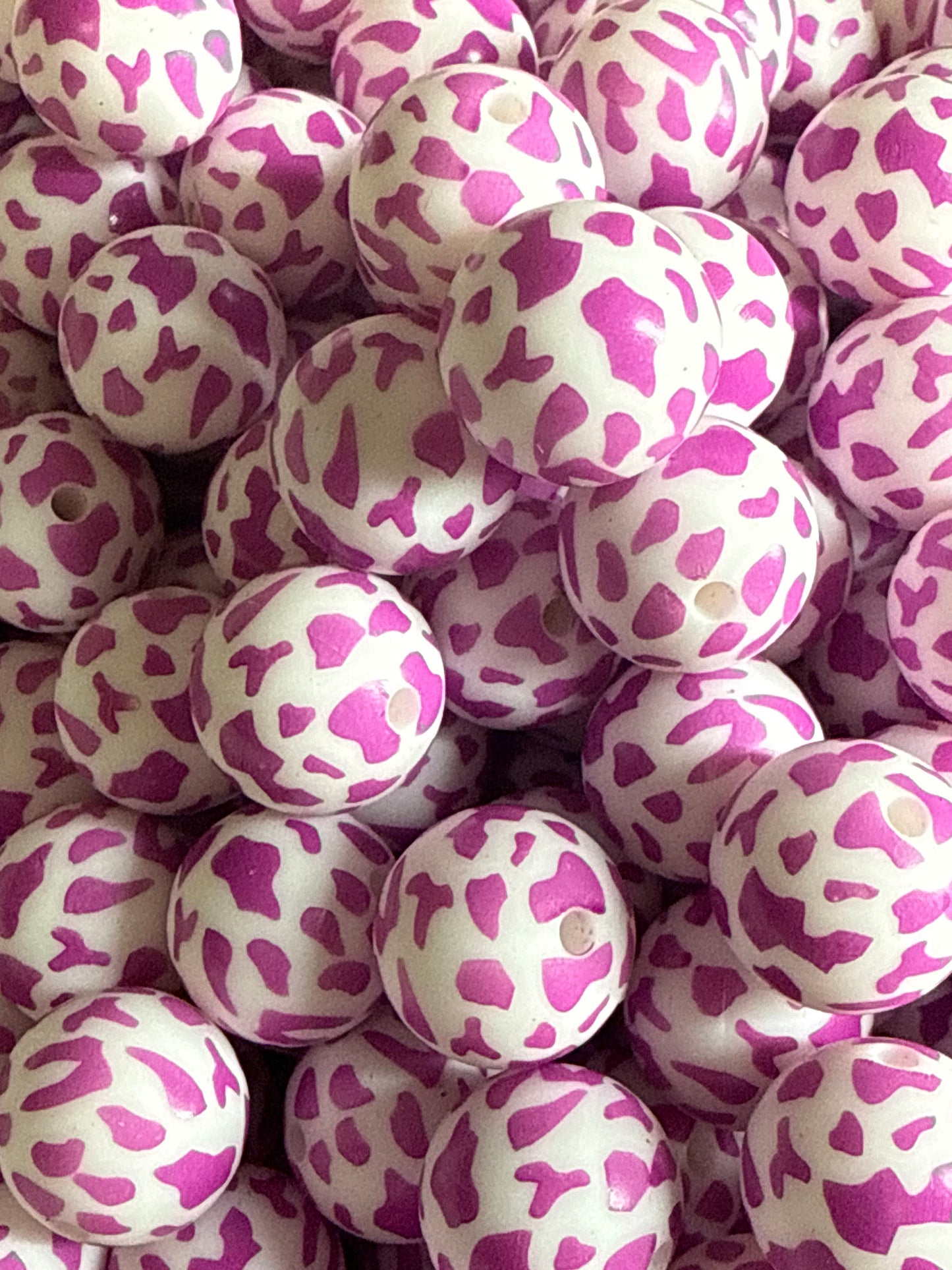 P72 15mm 10 pk Magenta Cow Print Silicone Beads