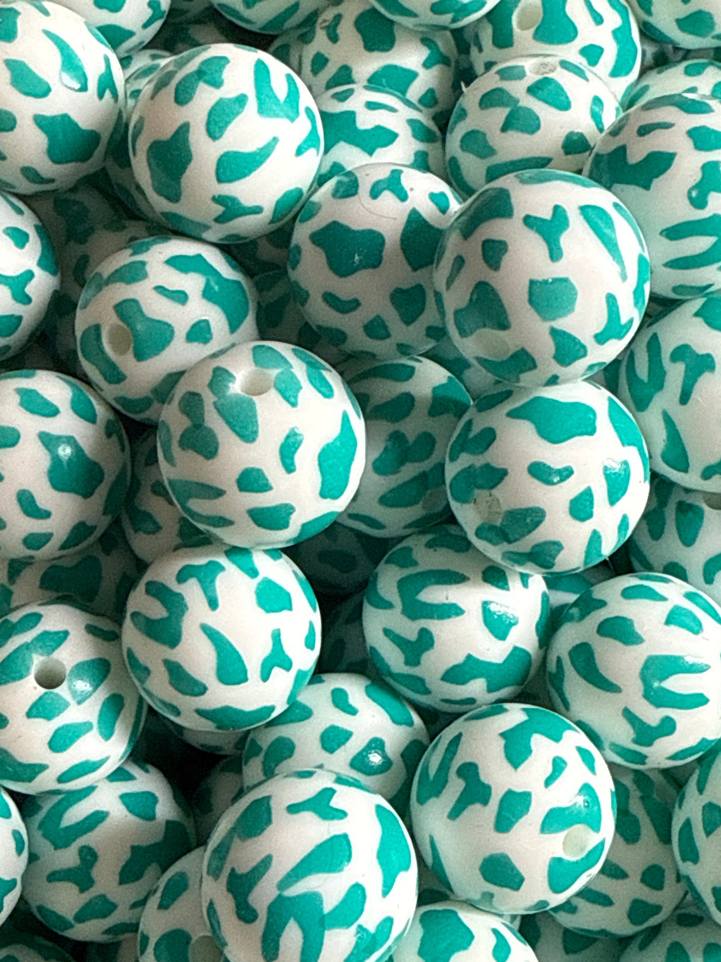 P71 15mm 10 pk Turquoise Cow Print Silicone Beads