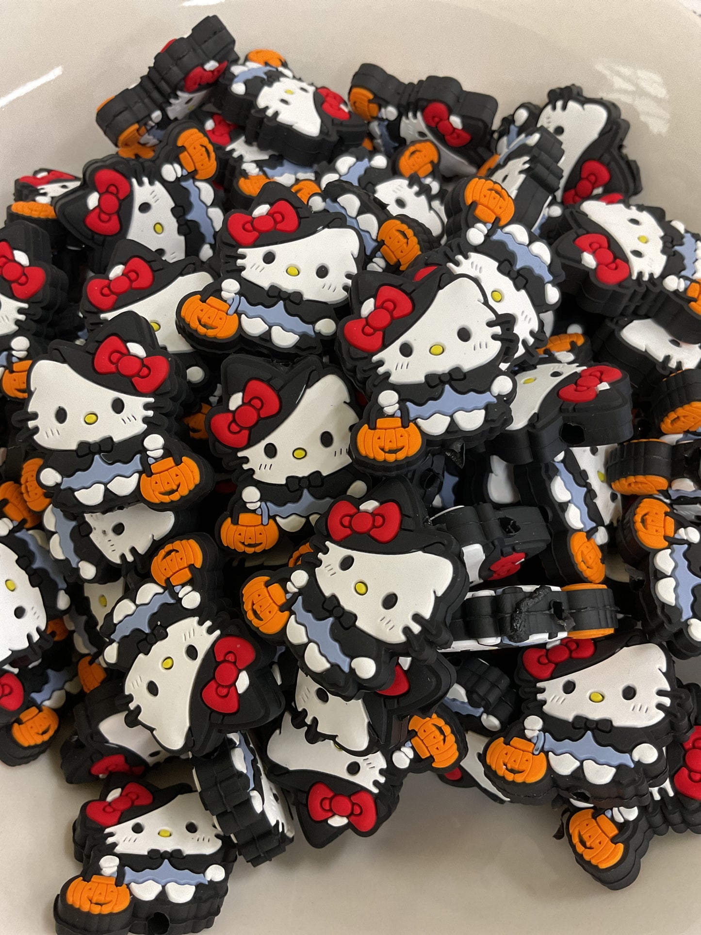 Trick or Treat Hello Kitty Silicone Focal - Public