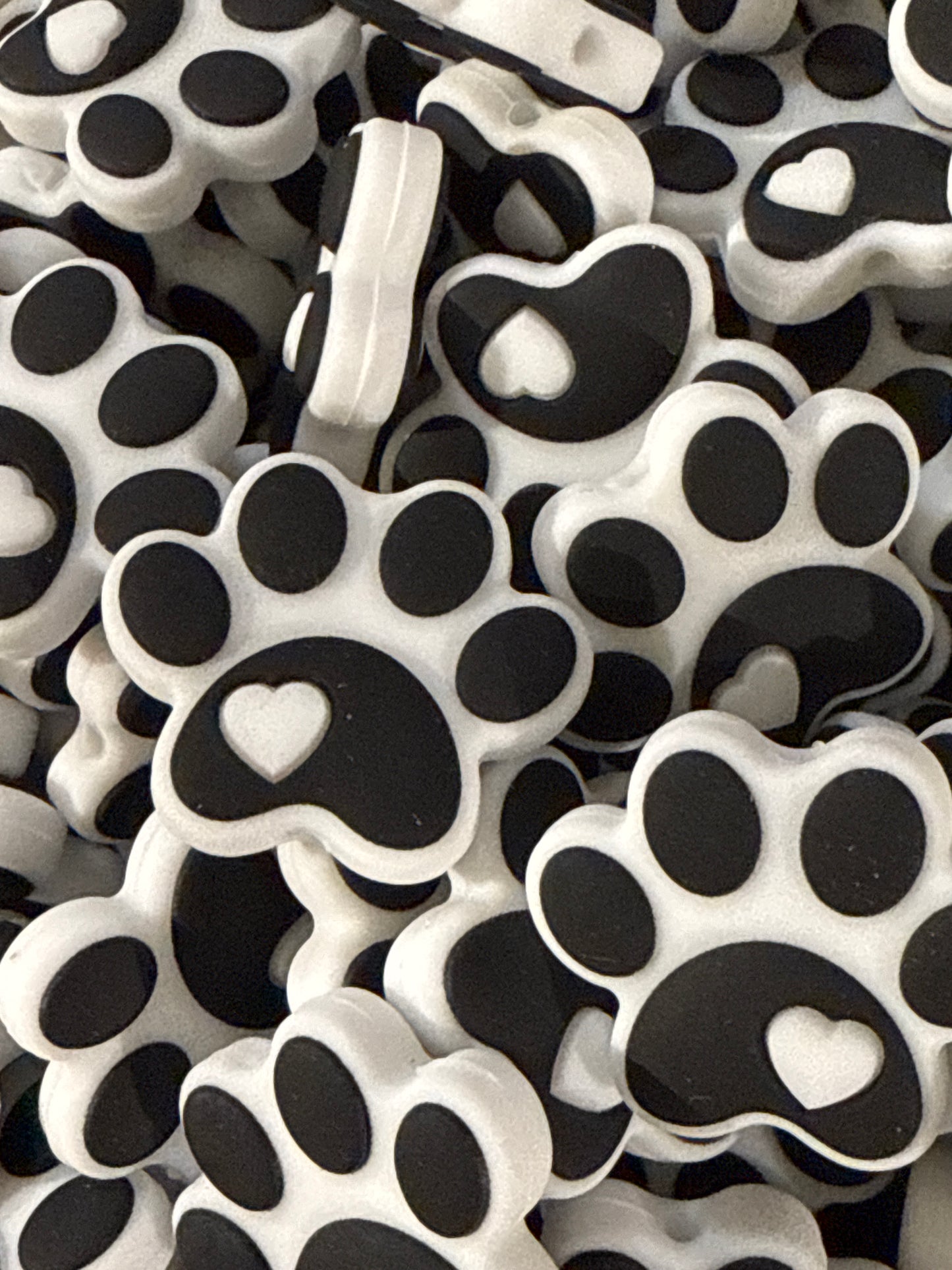 Dog Paw Black/White Focal