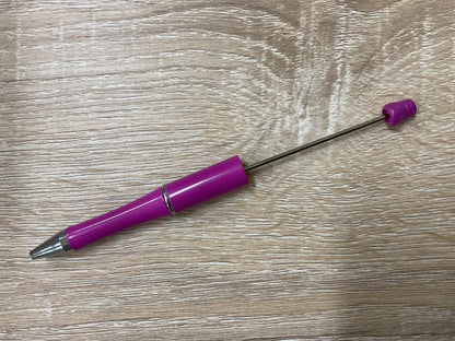 Bolígrafo de plástico con cuentas de colores sólidos