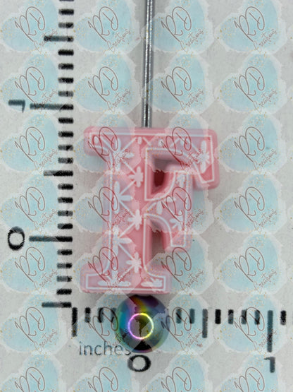 Colección focal de silicona con el alfabeto F exclusivo en colaboración con TaTNCS