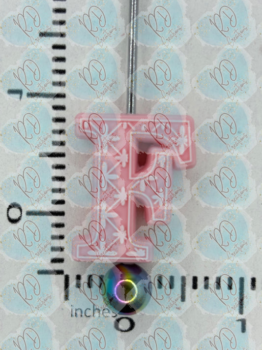 Colección focal de silicona con el alfabeto F exclusivo en colaboración con TaTNCS