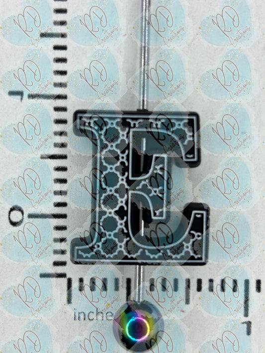 Colección focal de silicona con el alfabeto E exclusivo en colaboración con TaTNCS